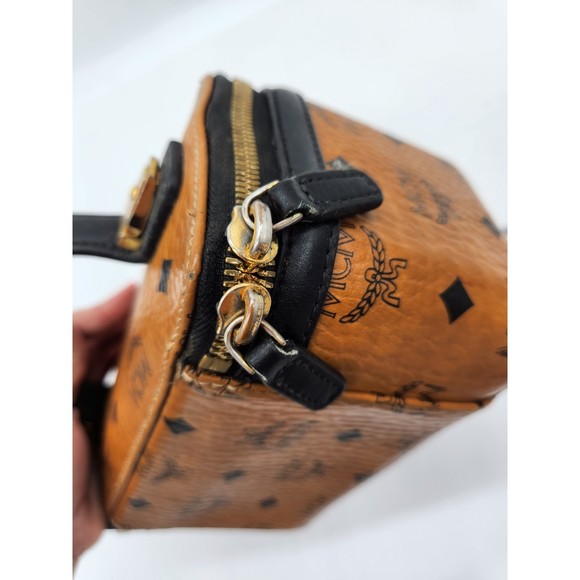 ❤️SOLD❤️MCM ROCKSTAR VANITY 331MCMXAiJ - Picture 8 of 13